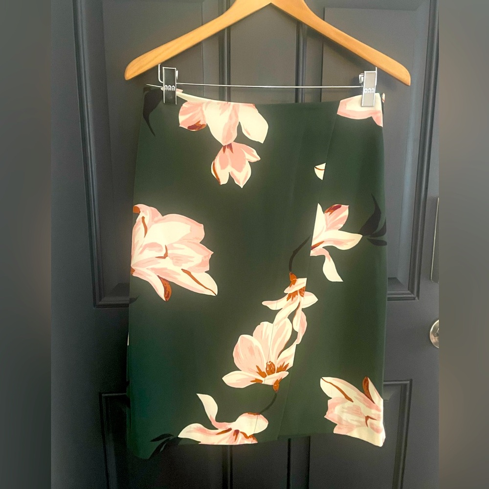 Dark Green Floral Anne Taylor skirt, size 4